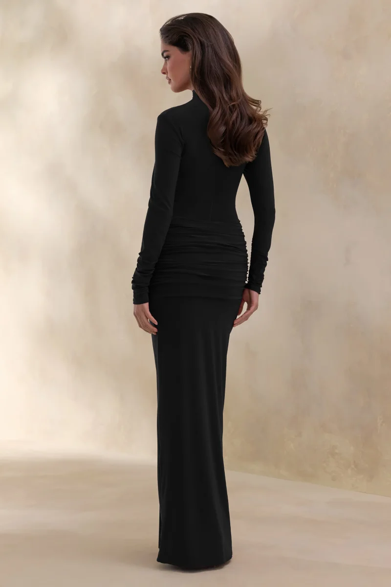 Ambrette | Vestido Largo Negro Con Escote Alto, Detalle Dorado Y Fruncidos - Imagen 3