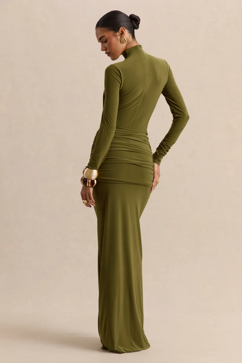 Ambrette | Vestido largo de cuello alto en color verde oliva con detalles fruncidos - Imagen 3