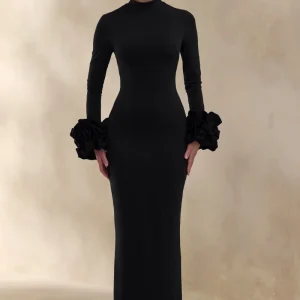 Jaselle | Vestido Largo Negro Con Escote Alto Y Puños De Satén Con Volantes