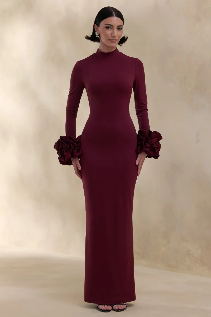 Jaselle | Vestido Largo Ciruela Oscuro Con Escote Alto Y Puños De Satén Con Volantes