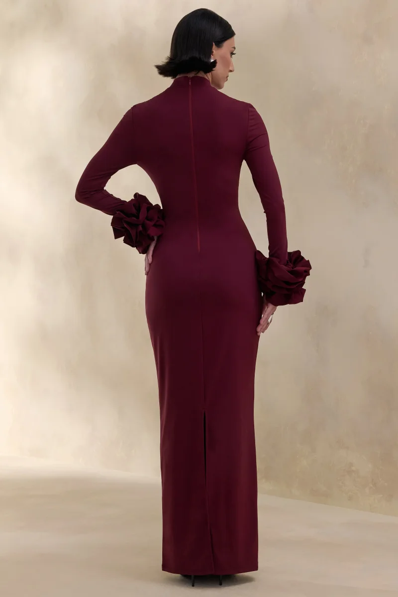 Jaselle | Vestido Largo Ciruela Oscuro Con Escote Alto Y Puños De Satén Con Volantes - Imagen 3