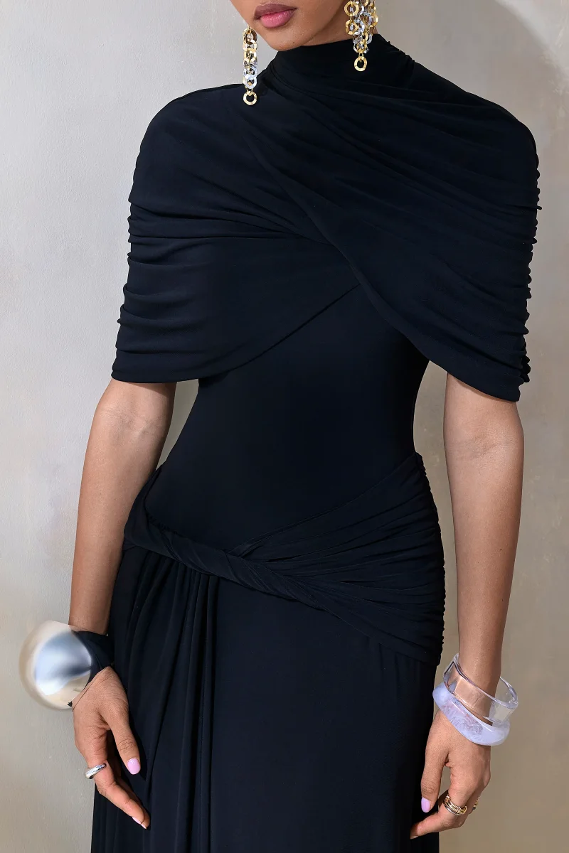 Evelisse | Vestido Largo negro de cuello alto con mangas de capa corta - Imagen 4