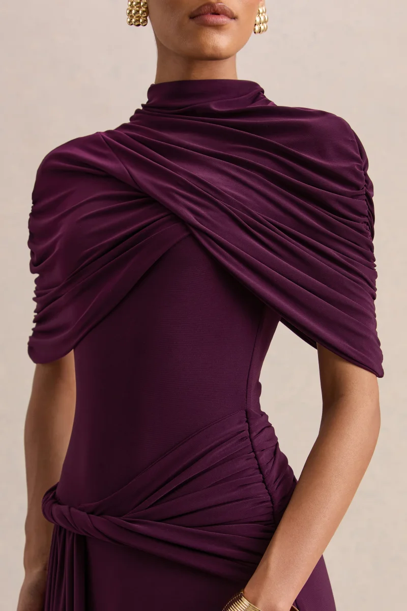 Evelisse | Vestido Largo color ciruela de cuello alto con mangas de capa corta - Imagen 7
