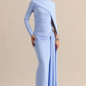 Orintha | Vestido Largo Azul Celeste Cuello Alto con Capa y Detalle Dorado