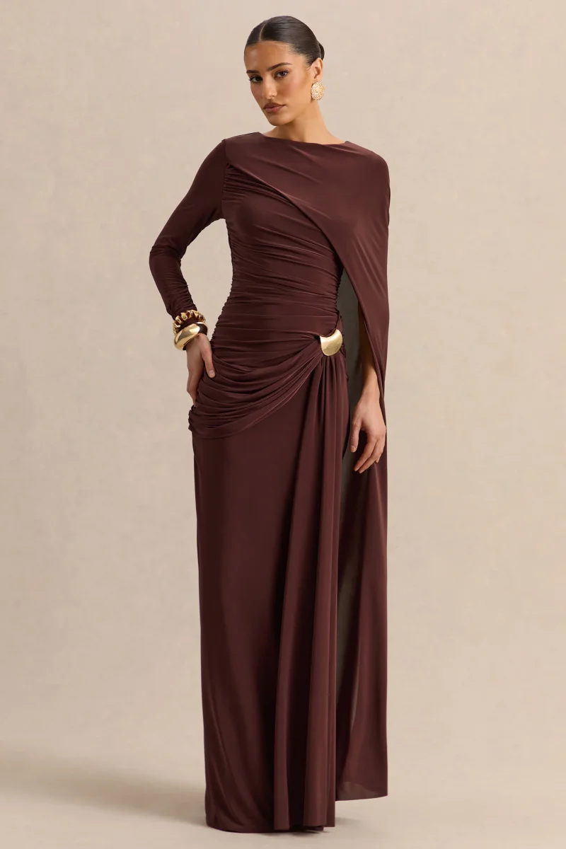 Orintha | Vestido Largo Marrón Cuello Alto con Capa y Detalle Dorado