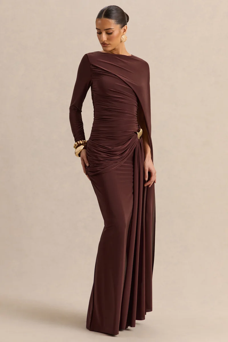 Orintha | Vestido Largo Marrón Cuello Alto con Capa y Detalle Dorado - Imagen 6