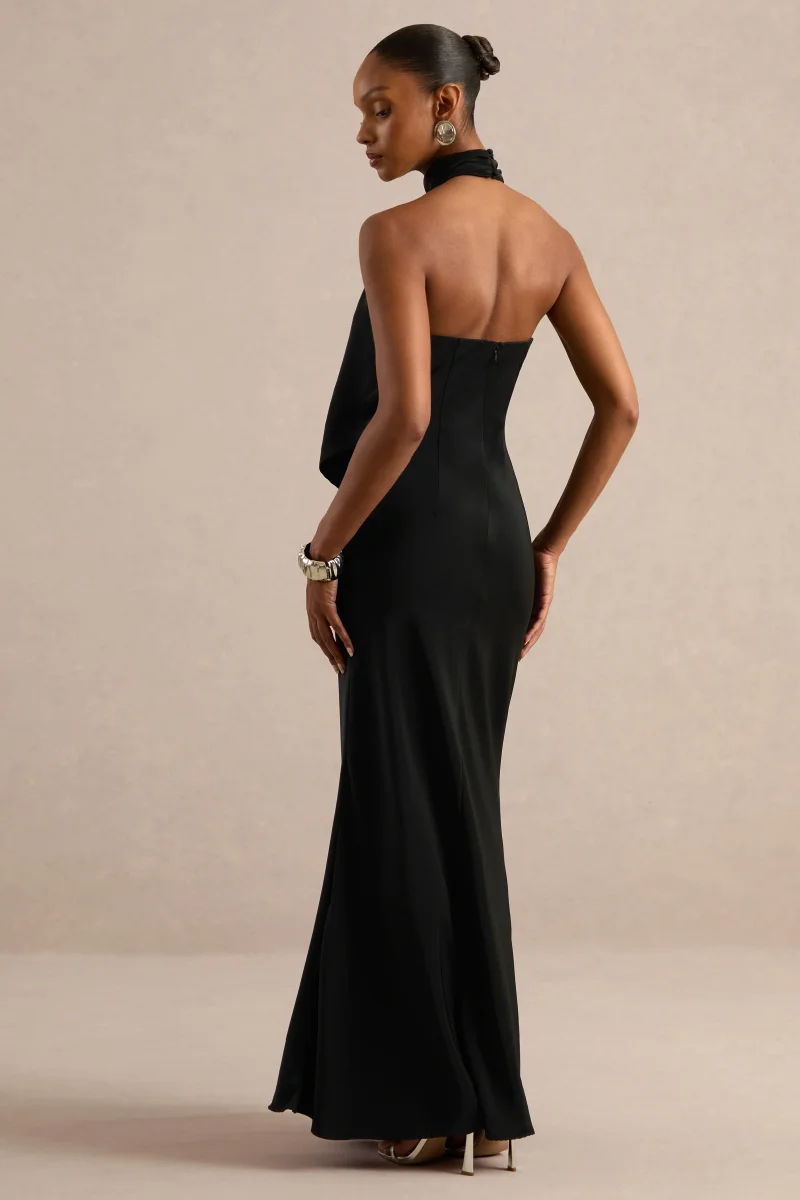 Canella | Vestido Largo De Satén Negro Con Escote Halter Y Detalle De Cinta - Imagen 3