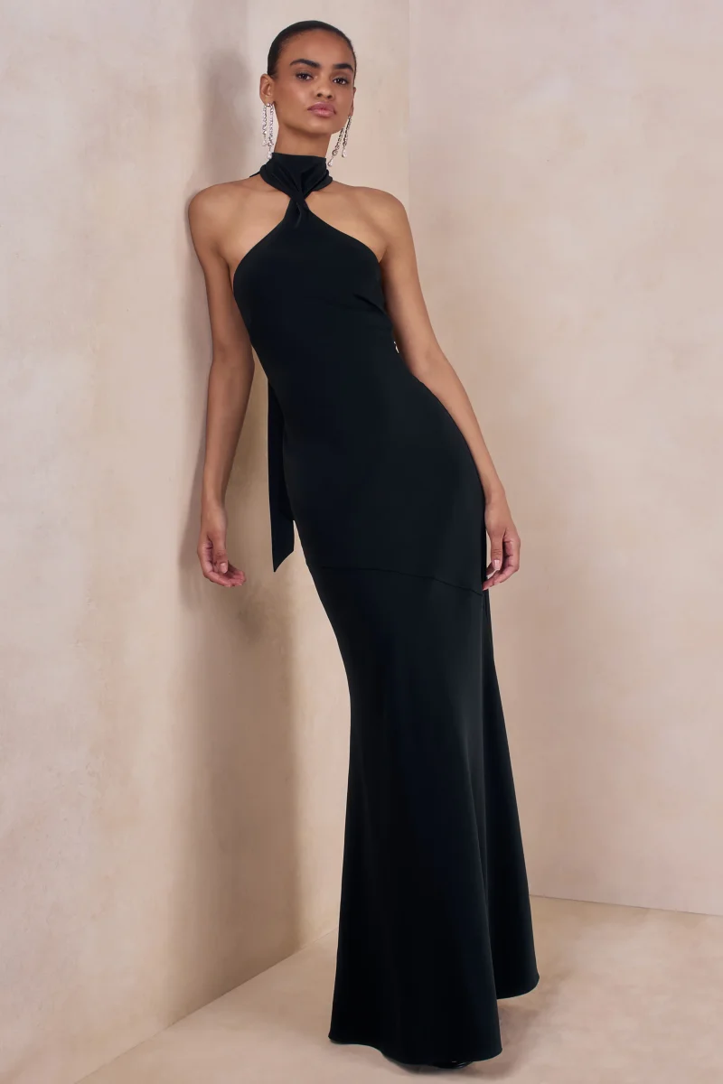 Bellora | Vestido Largo Negro De Satén Con Cuello Halter Y Detalle De Bufanda - Imagen 5