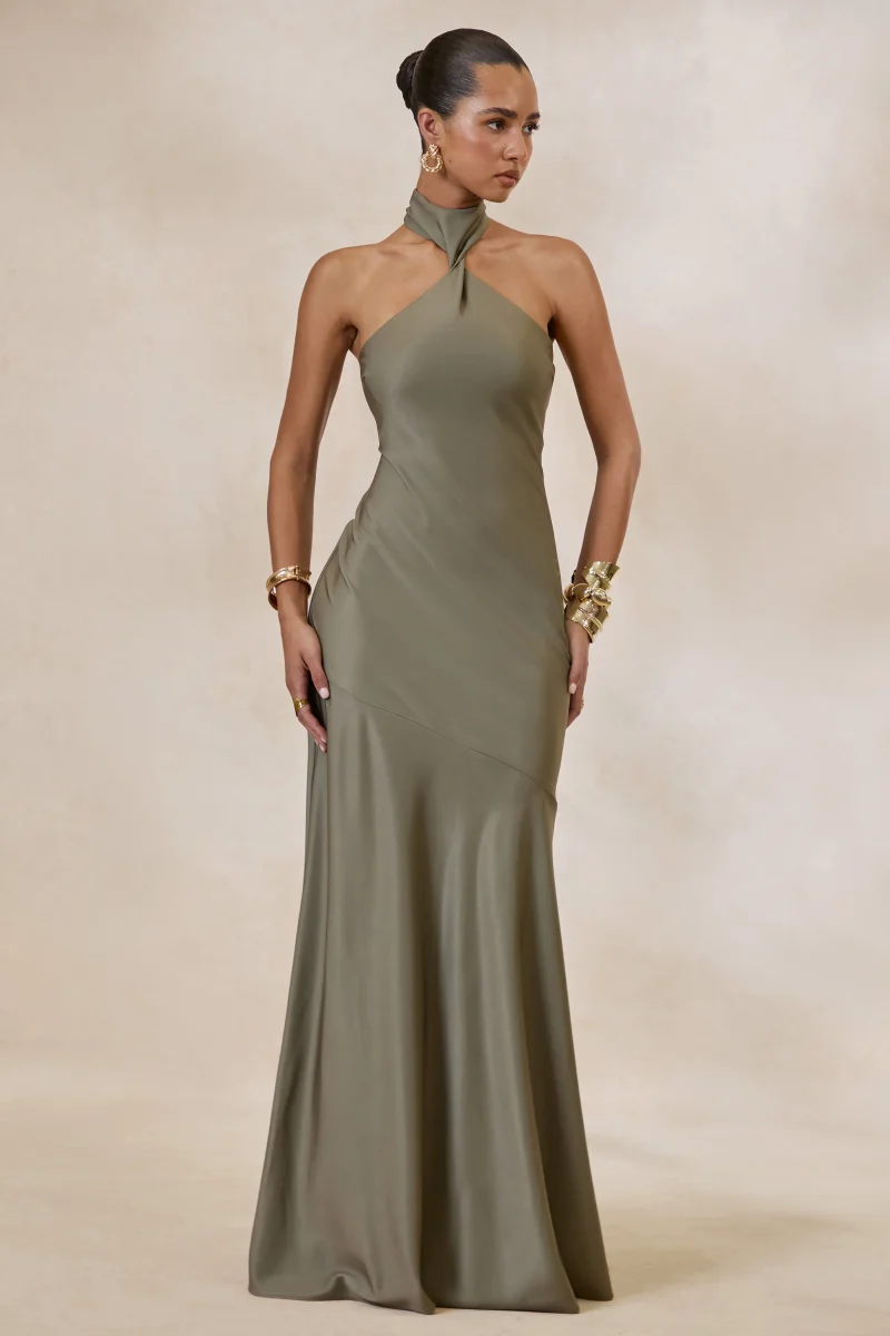 Bellora | Vestido Largo Caqui De Satén Con Escote Halter Y Detalle De Bufanda - Imagen 7