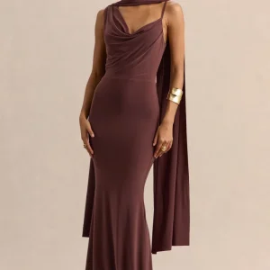 Armelia | Vestido Largo marrón con cuello drapeado y detalle de pañuelo