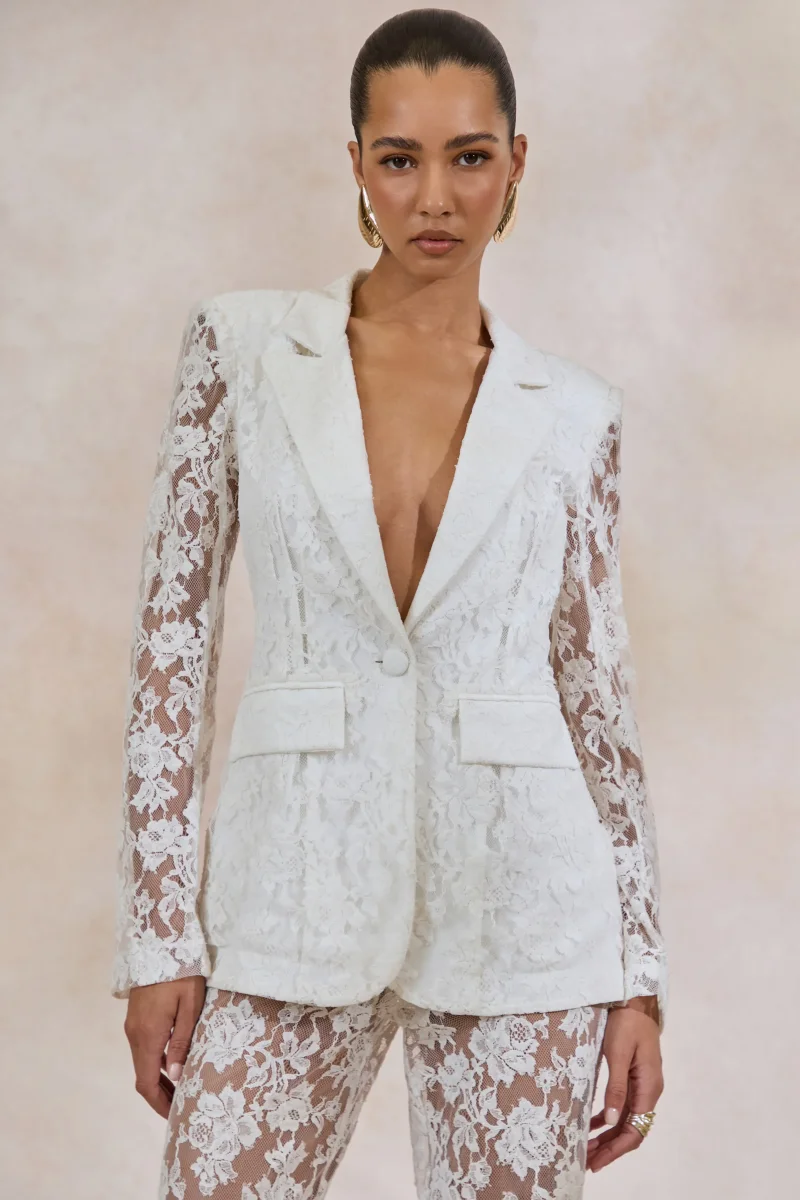 Vergia | Blazer Blanco De Encaje Con Corte Sastre