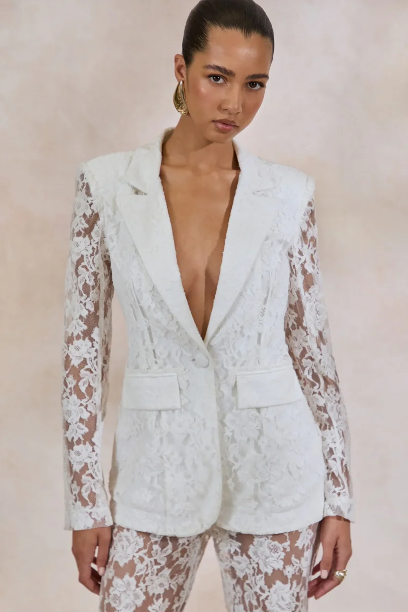 Vergia | Blazer Blanco De Encaje Con Corte Sastre - Imagen 4