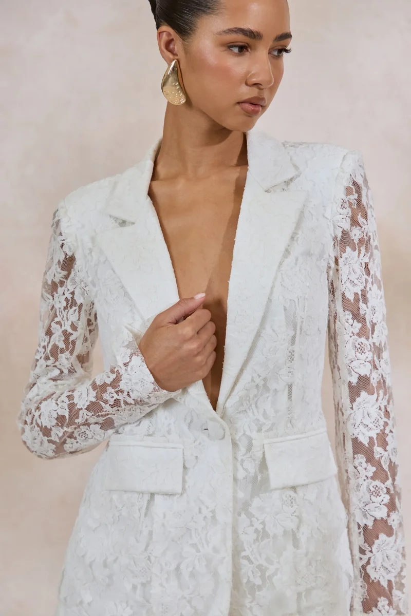 Vergia | Blazer Blanco De Encaje Con Corte Sastre - Imagen 7
