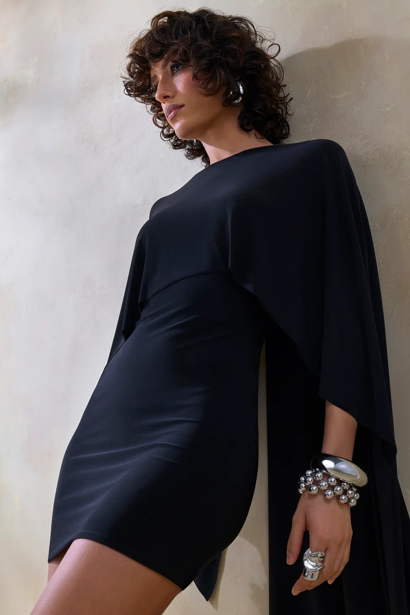 Prislia | Negro Cuello Redondo Vestido Corto con Capa - Imagen 4