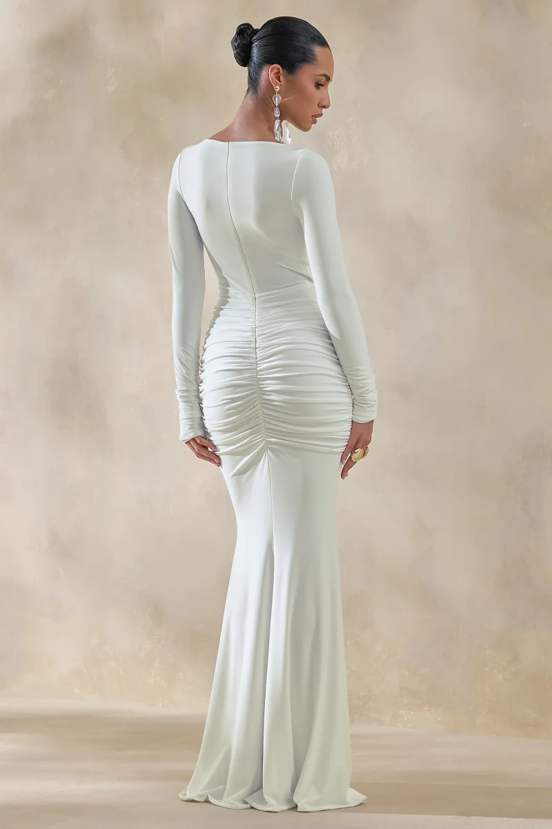 Liatris | Vestido largo blanco con escote amplio y detalles fruncidos - Imagen 3