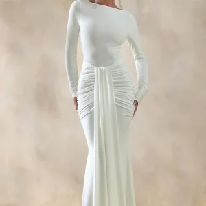 Liatris | Vestido largo blanco con escote amplio y detalles fruncidos