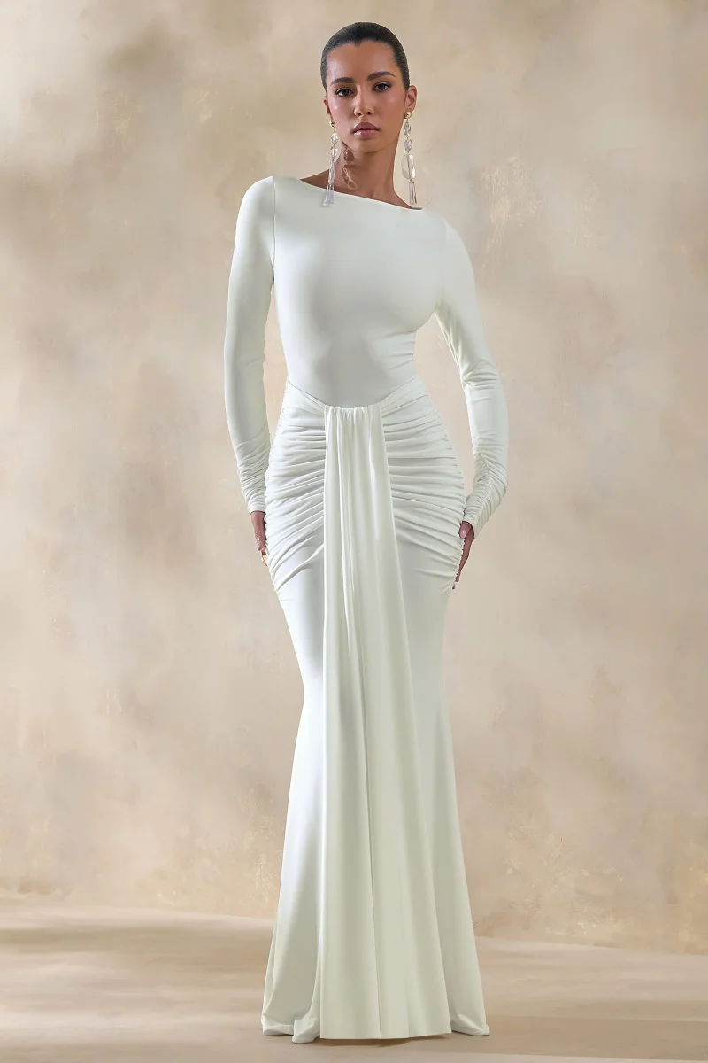 Liatris | Vestido largo blanco con escote amplio y detalles fruncidos - Imagen 2