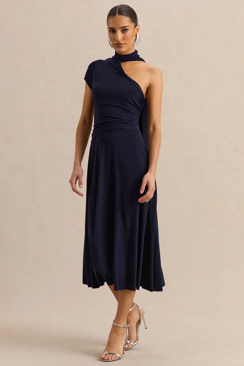 Lythara | Vestido Midi Azul Marino De Jersey Premium Con Escote Asimétrico Y Detalle Pañuelo - Imagen 8