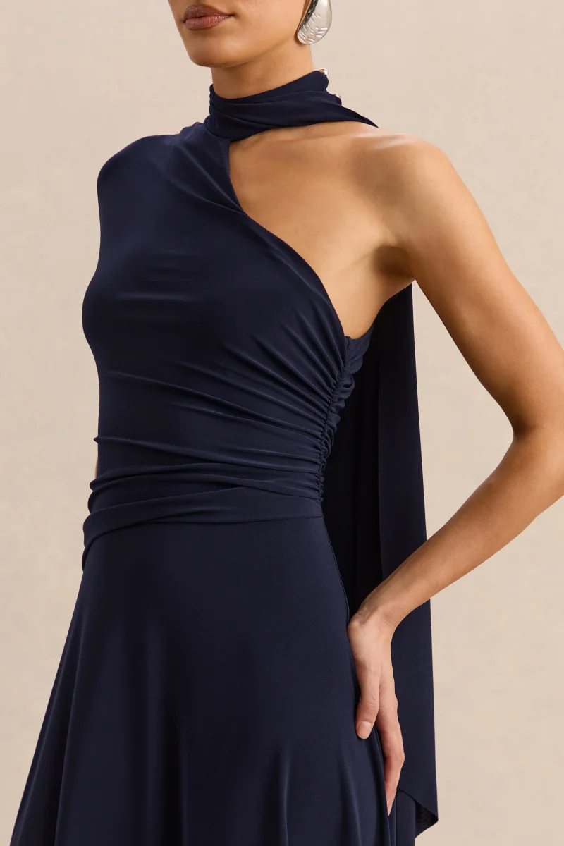 Lythara | Vestido Midi Azul Marino De Jersey Premium Con Escote Asimétrico Y Detalle Pañuelo - Imagen 4
