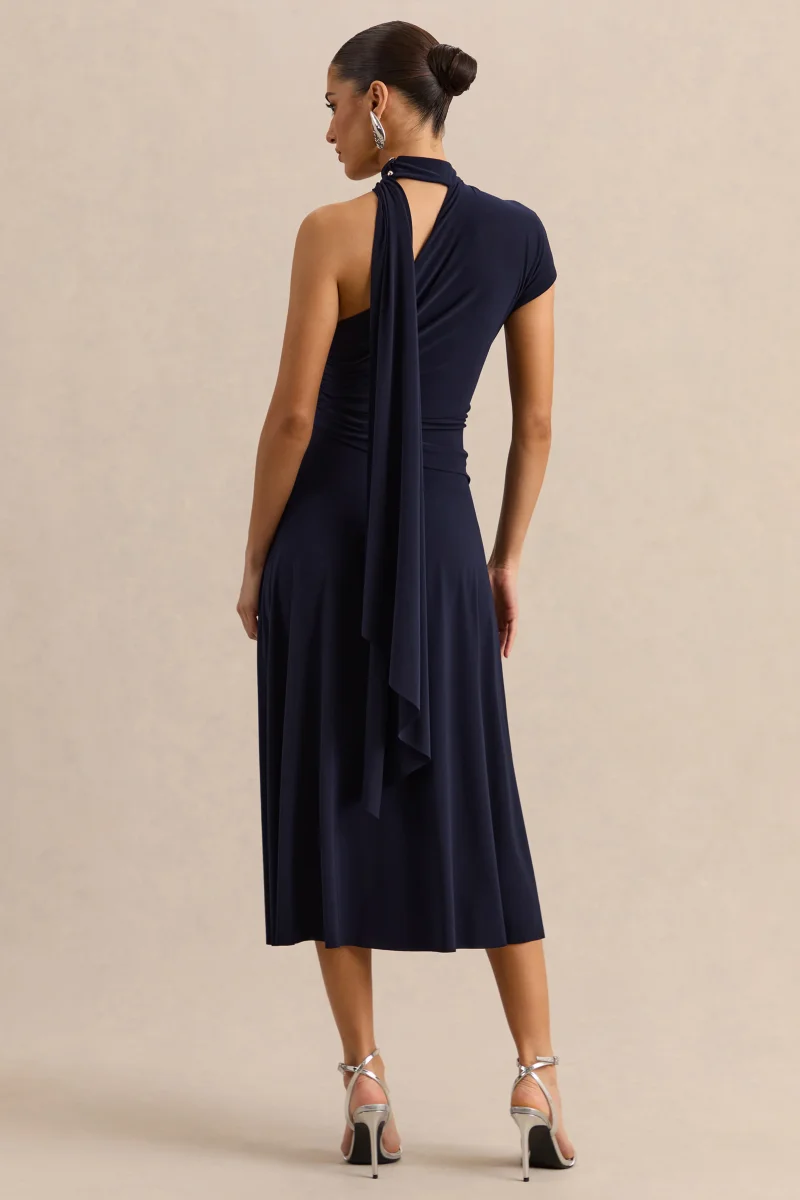 Lythara | Vestido Midi Azul Marino De Jersey Premium Con Escote Asimétrico Y Detalle Pañuelo - Imagen 3