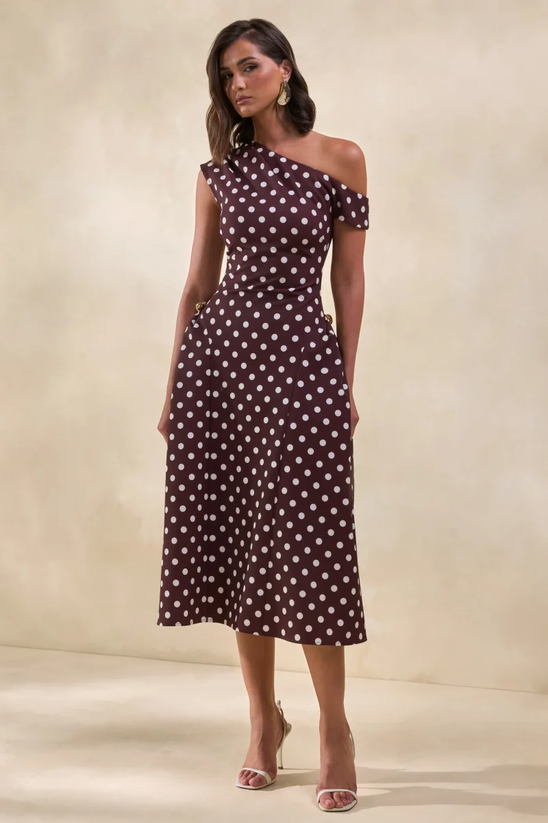 Celosia | Vestido Midi Marrón De Lunares Con Escote Asimétrico Y Detalle Dorado - Imagen 9