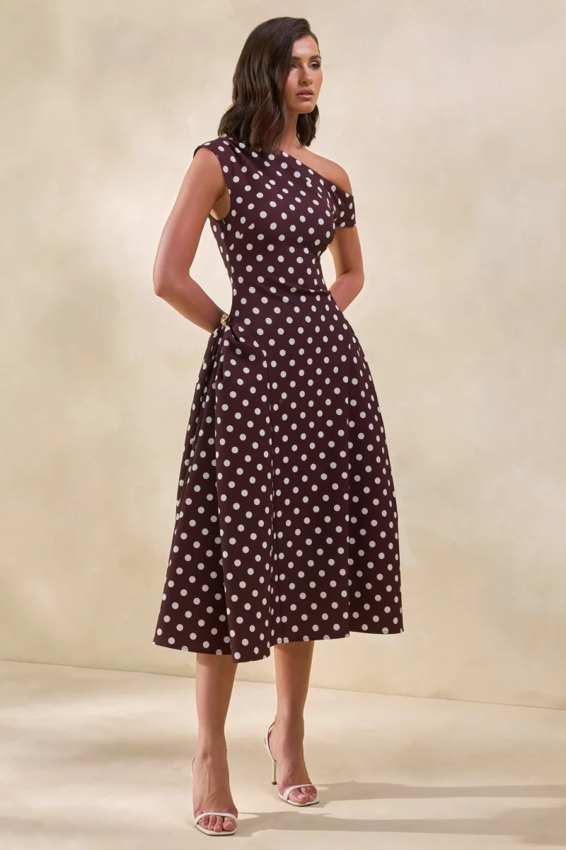 Celosia | Vestido Midi Marrón De Lunares Con Escote Asimétrico Y Detalle Dorado - Imagen 7
