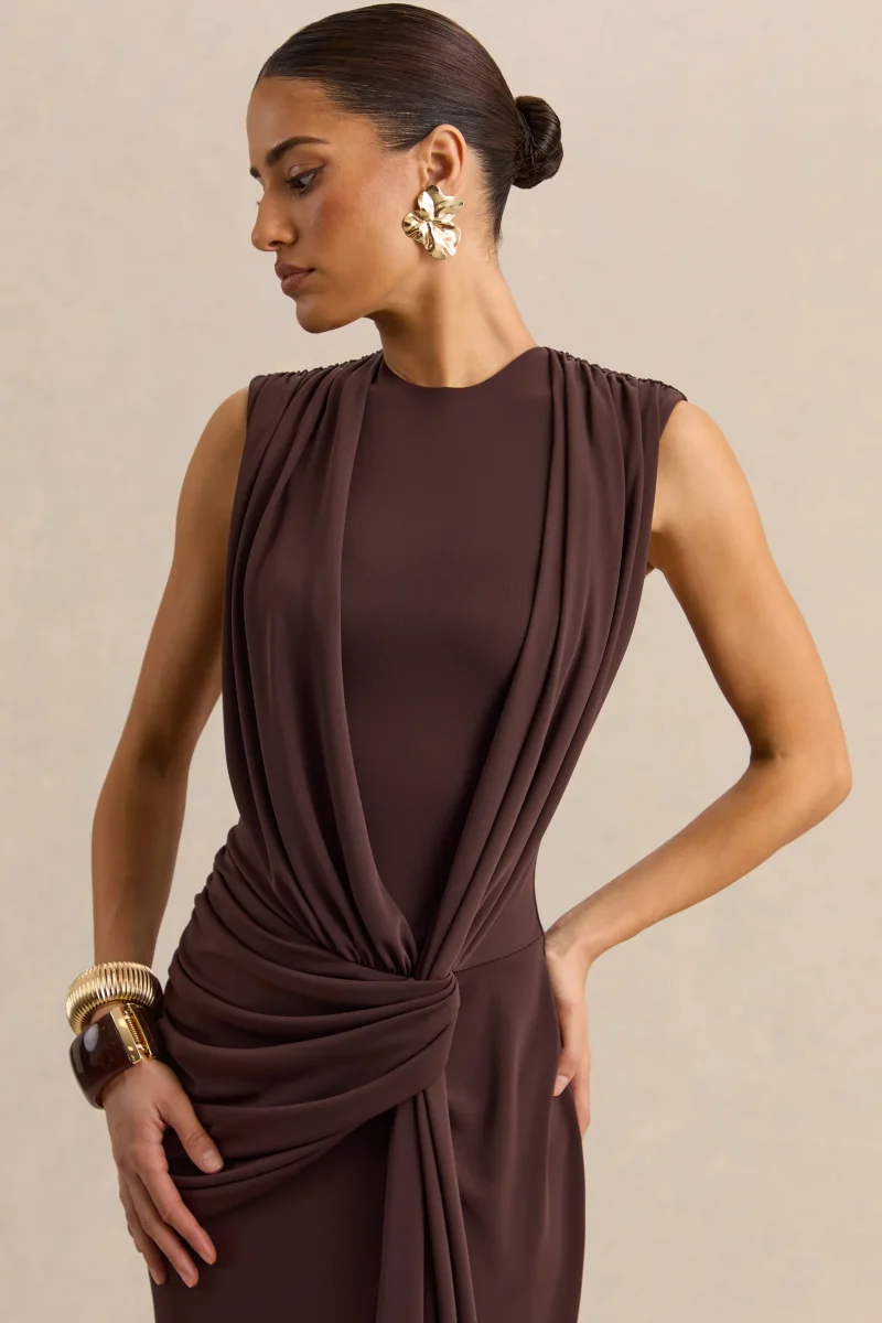 Blythia | Vestido Largo Marrón de Cuello Redondo con Detalle Drapeado - Imagen 4