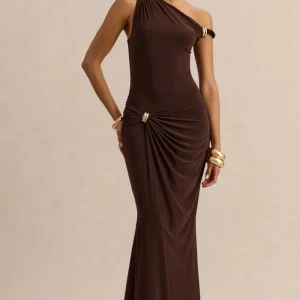 Caelia | Vestido Largo Marrón De Jersey Elástico Premium Con Escote Asimétrico Y Detalle Dorado