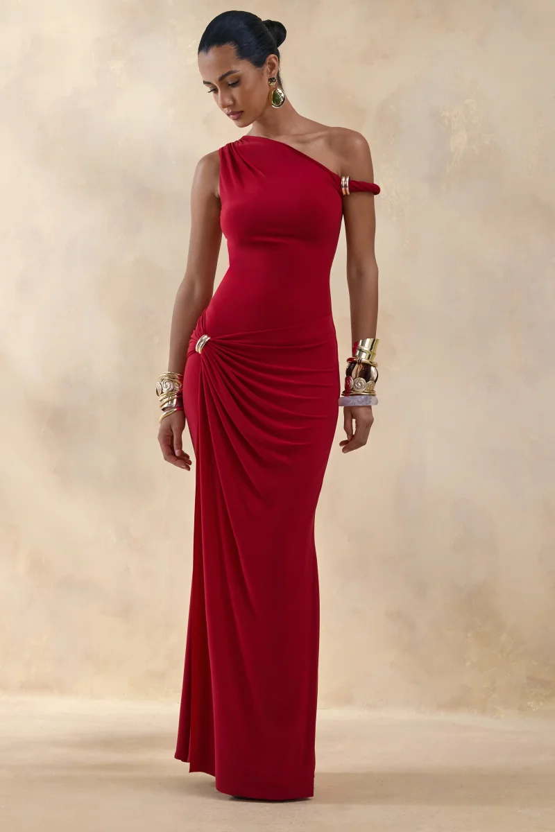 Caelia | Vestido Largo Rojo De Jersey Elástico Premium Con Escote Asimétrico Y Detalle Dorado - Imagen 2