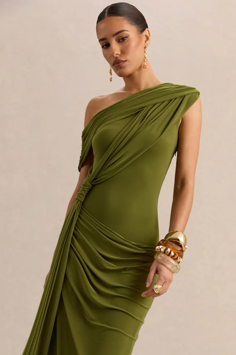 Avialee | Vestido Largo Verde de Escote Asimétrico con Detalle Drapeado y Fajín - Imagen 4