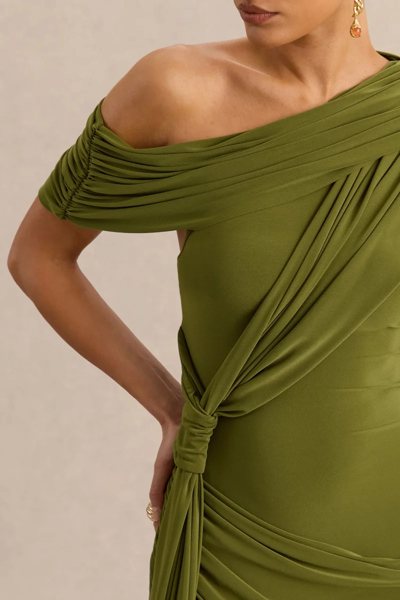Avialee | Vestido Largo Verde de Escote Asimétrico con Detalle Drapeado y Fajín - Imagen 8