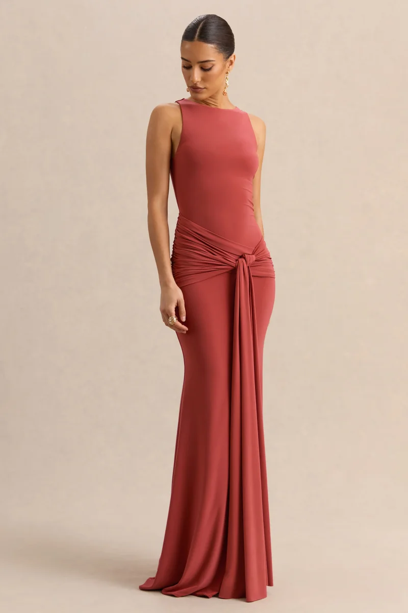 Cherine | Vestido Largo Teja de Cuello Redondo con Detalle Drapeado y Fajín - Imagen 6