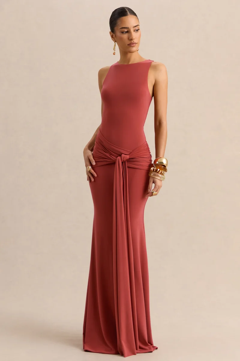 Cherine | Vestido Largo Teja de Cuello Redondo con Detalle Drapeado y Fajín - Imagen 4