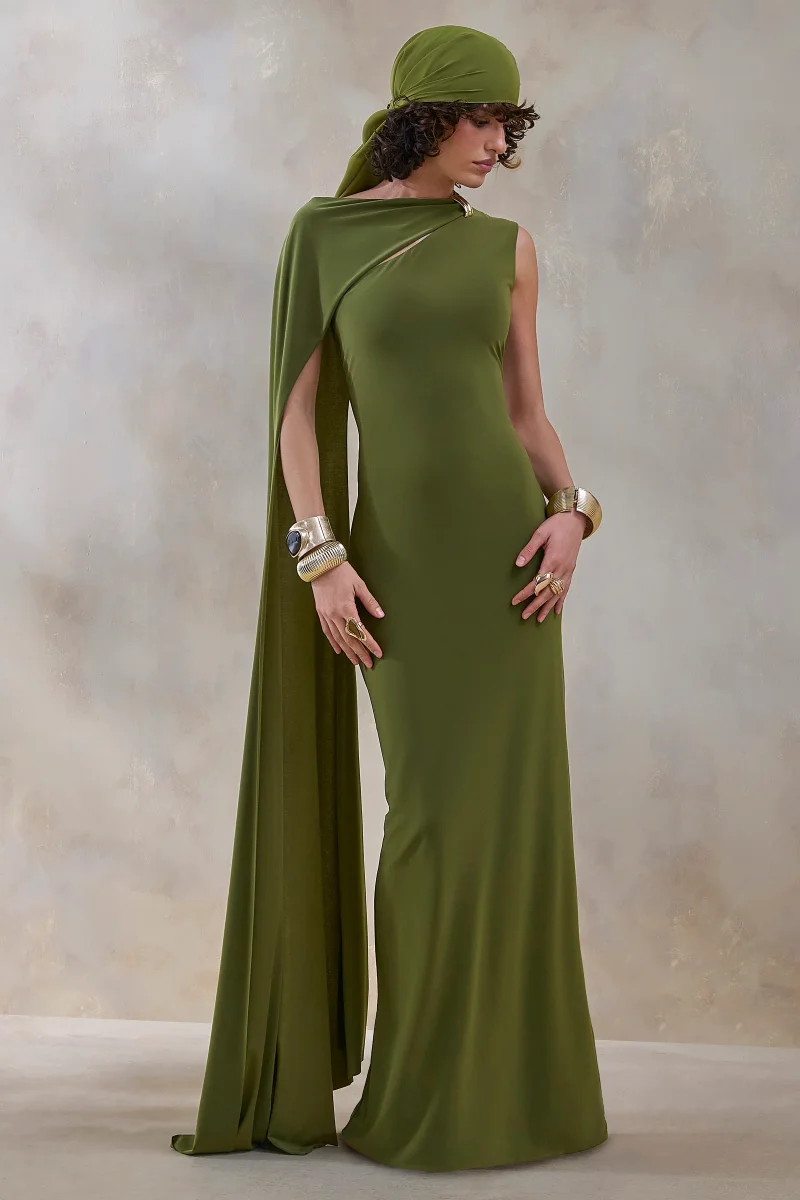 Isdelia | Vestido Largo Verde Con Escote Asimétrico Y Manga Capa