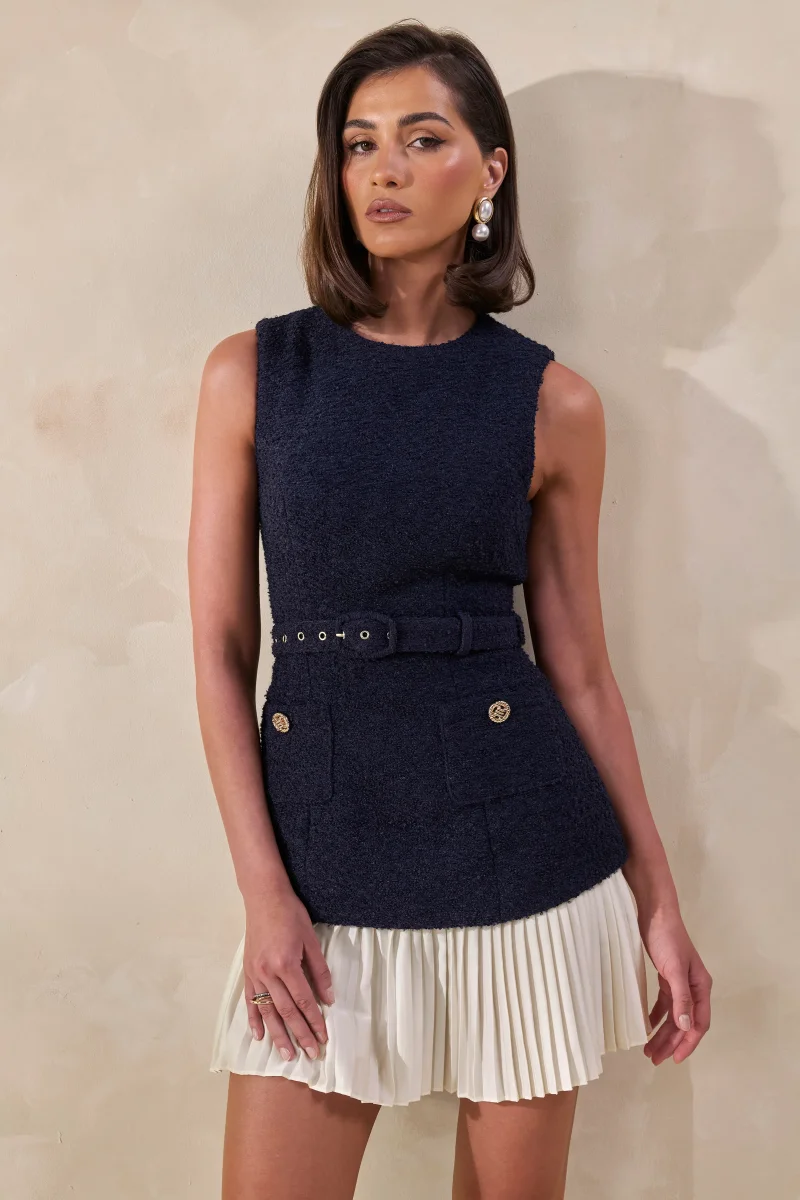 Anise | Vestido Corto Azul marino de Cuello Redondo con Cinturón con Bajo Plisado Blanco - Imagen 5