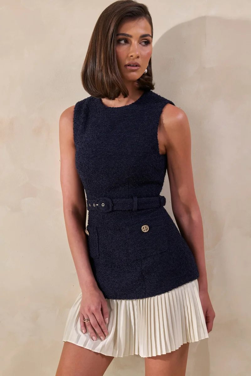 Anise | Vestido Corto Azul marino de Cuello Redondo con Cinturón con Bajo Plisado Blanco - Imagen 8
