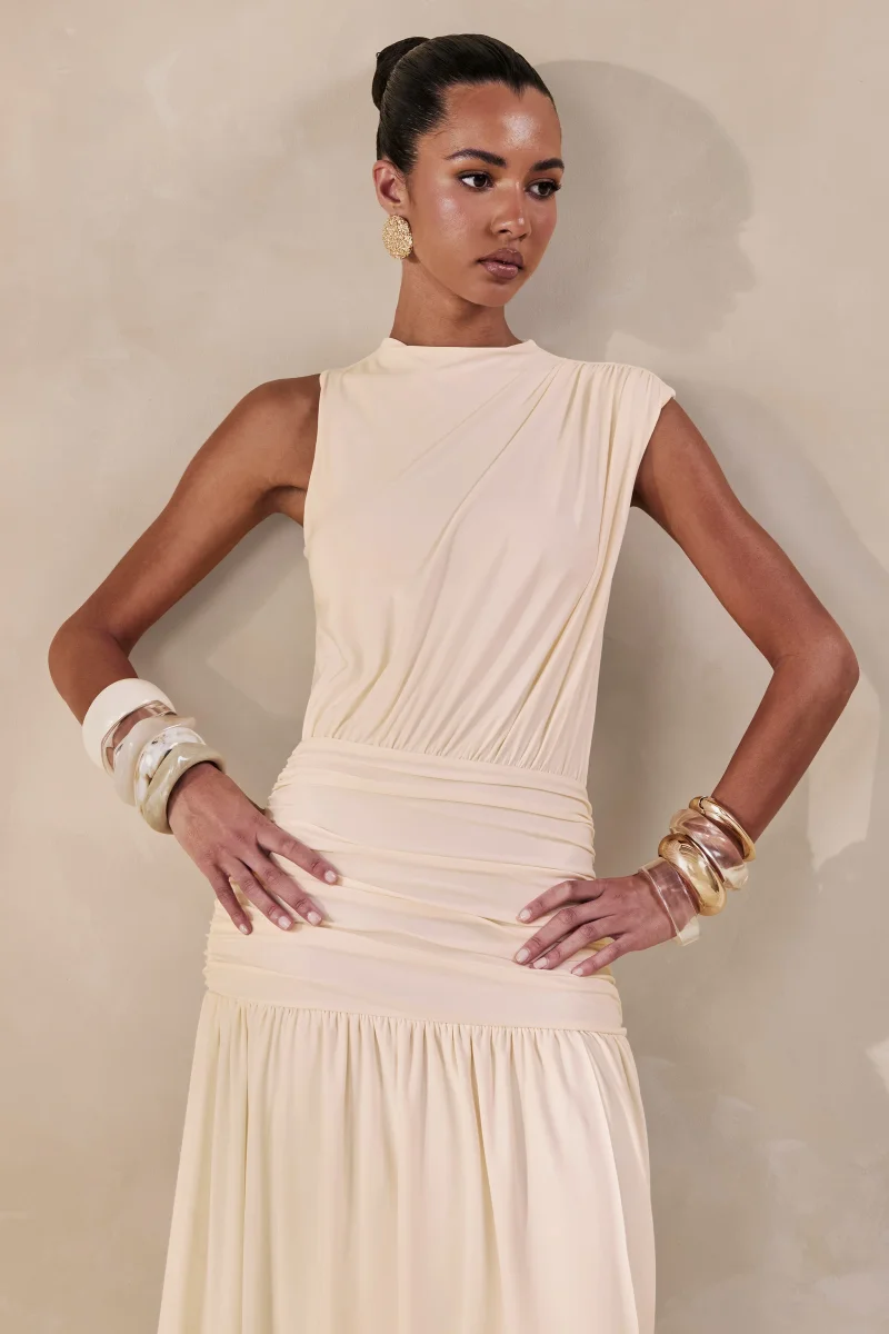Myssara | Vestido Largo Crema de Cuello Alto con Detalle Drapeado - Imagen 4