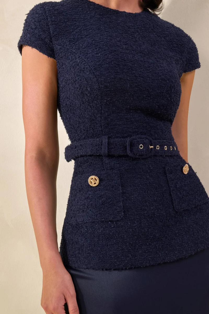 Whispera | Vestido Largo azul marino con cuello redondo, falda de satén y bolsillos - Imagen 7