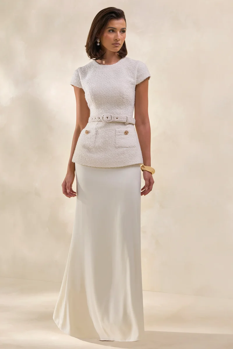 Whispera | Vestido Largo crema con cuello redondo, falda de satén y bolsillos - Imagen 3