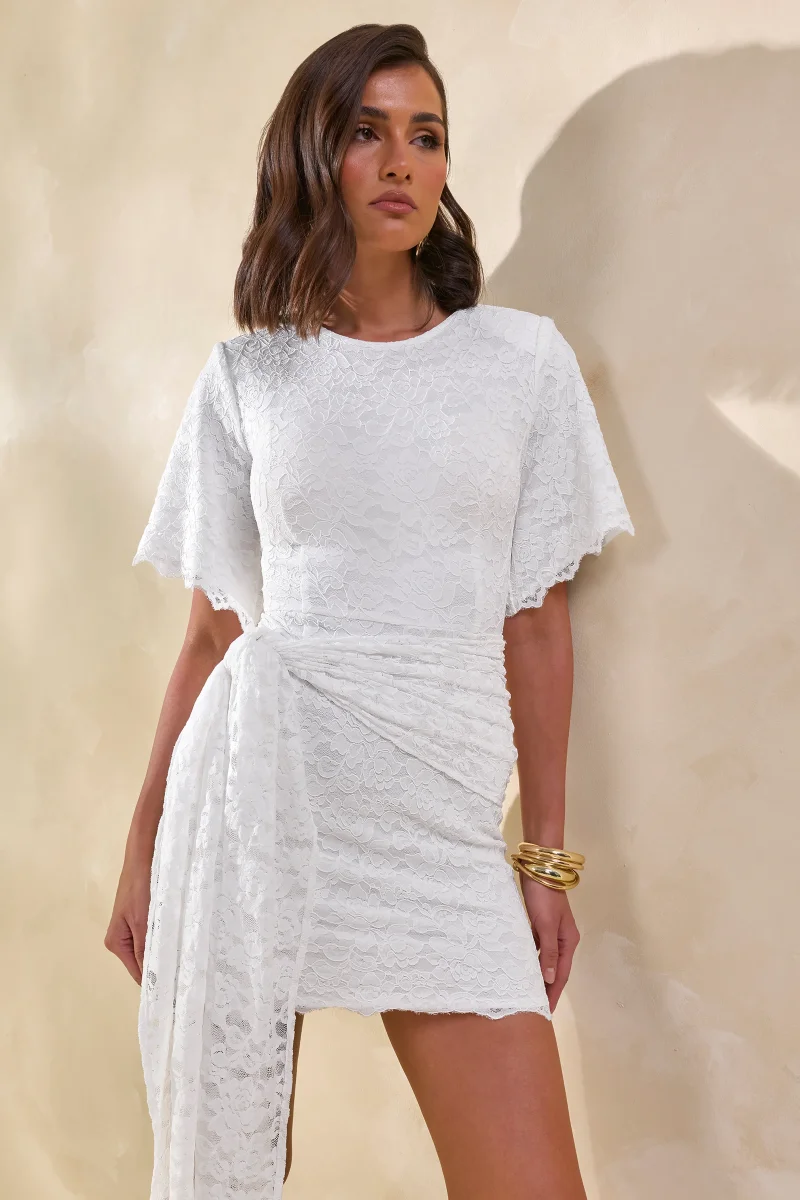 Empressa | Minivestido Blanco De Encaje Con Cuello Redondo Y Detalle Cruzado - Imagen 5