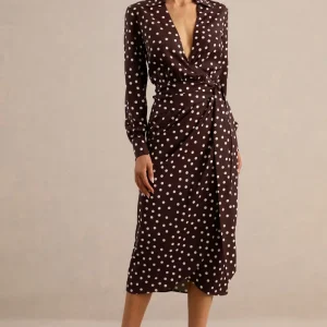 Amarosia | Vestido Camisero Midi Cruzado de Lunares Marrones