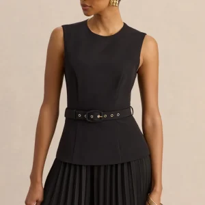 Karienne | Top negro de cuello redondo con detalle de cinturón