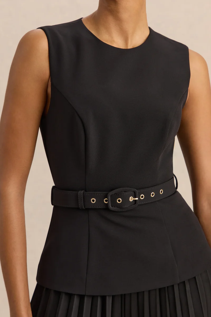 Karienne | Top negro de cuello redondo con detalle de cinturón - Imagen 6