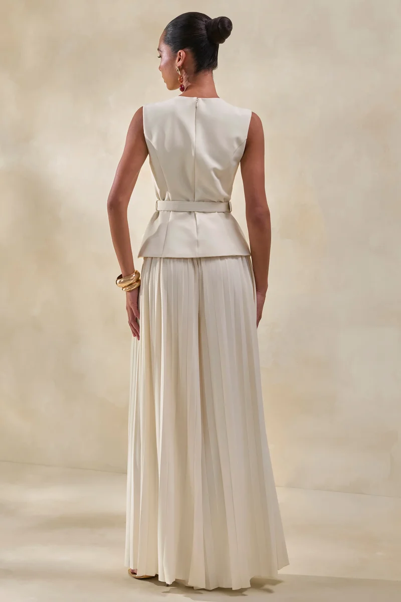 Karienne | Top Color Crema Con Cuello Redondo Y Detalle De Cinturón - Imagen 5