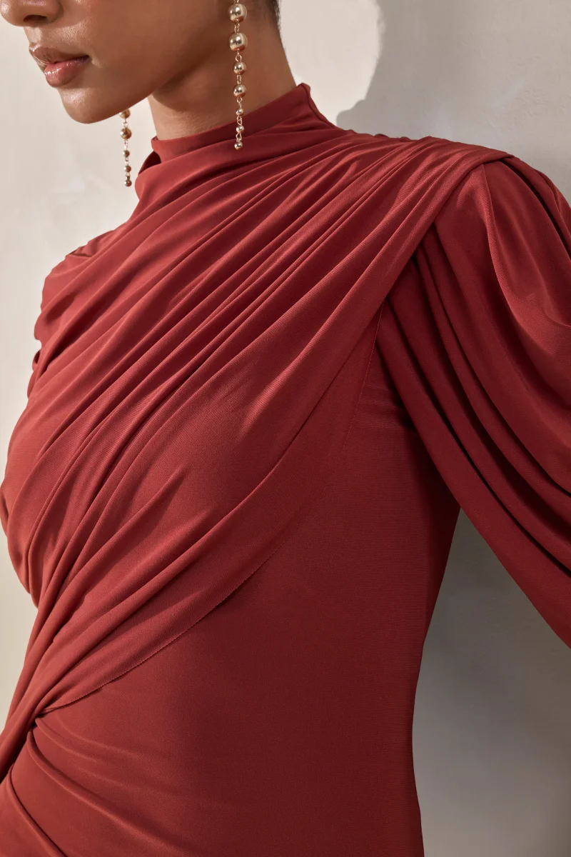 Fenicia | Body Tanga Cobrizo Con Cuello Alto Y Detalle De Capa - Imagen 5