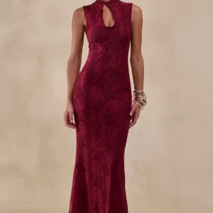 Ravissa | Vestido Largo Borgoña De Encaje Con Cuello Alto