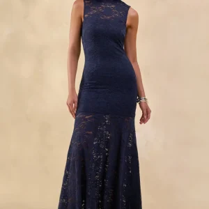 Esalyn | Vestido Largo Azul Marino De Encaje Con Cuello Alto Y Falda Transparente