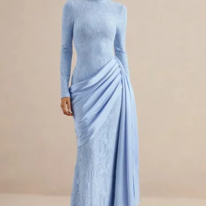 Enestra | Vestido Largo Azul Empolvado De Encaje Con Cuello Alto Y Falda Drapeada
