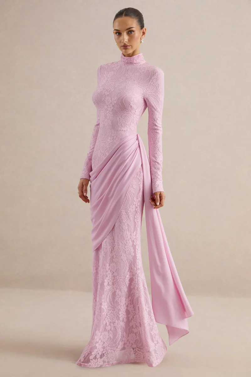Enestra | Vestido Largo Rosa De Encaje Con Cuello Alto Y Falda Drapeada - Imagen 6