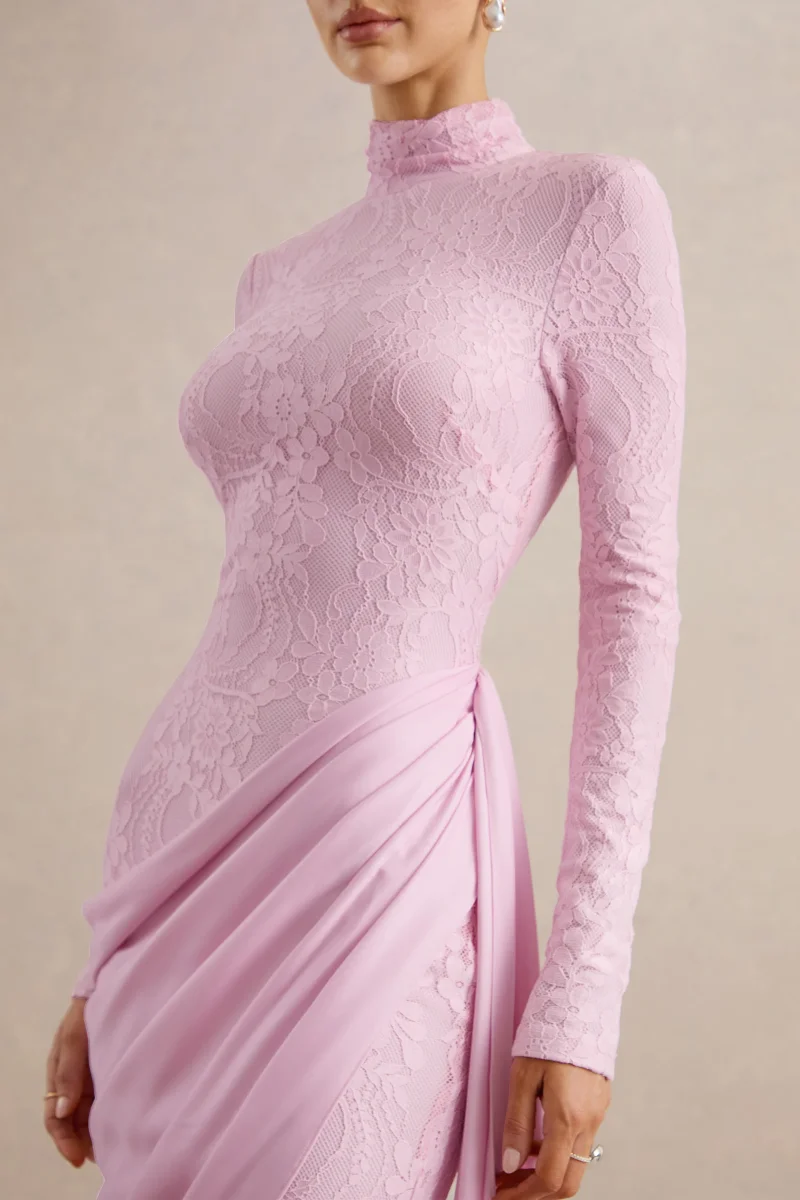 Enestra | Vestido Largo Rosa De Encaje Con Cuello Alto Y Falda Drapeada - Imagen 7